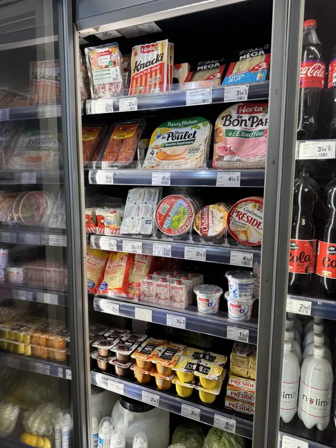 Frigo charcuterie et fromages de l'épicerie Proxi Dombasle