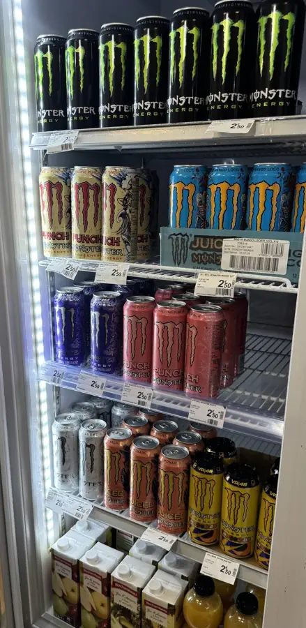 Frigo boissons énergisantes Monster de l'épicerie Proxi Dombasle
