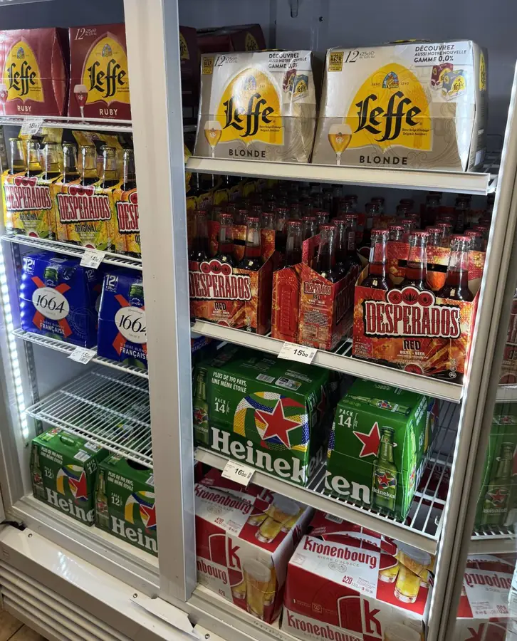 Frigo packs de bières de l'épicerie Proxi Dombasle