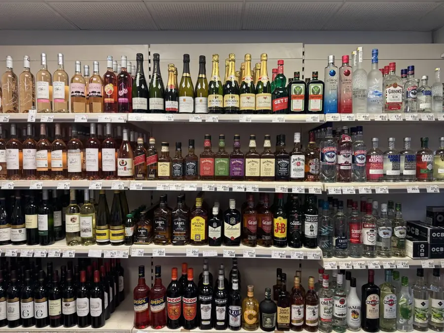 Grand rayon alcools et spiritueux de l'épicerie Proxi Dombasle